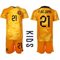 Camiseta Países Bajos Frenkie de Jong #21 Primera Equipación Replica Mundial 2022 para niños mangas cortas (+ Pantalones cortos)